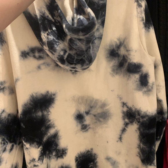 Volcom - Picture 2 of 2